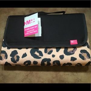 MYTAGALONGS NWT AUTHENTIC SPRING LEOPARD CARRY IT PICNIC BLANKET